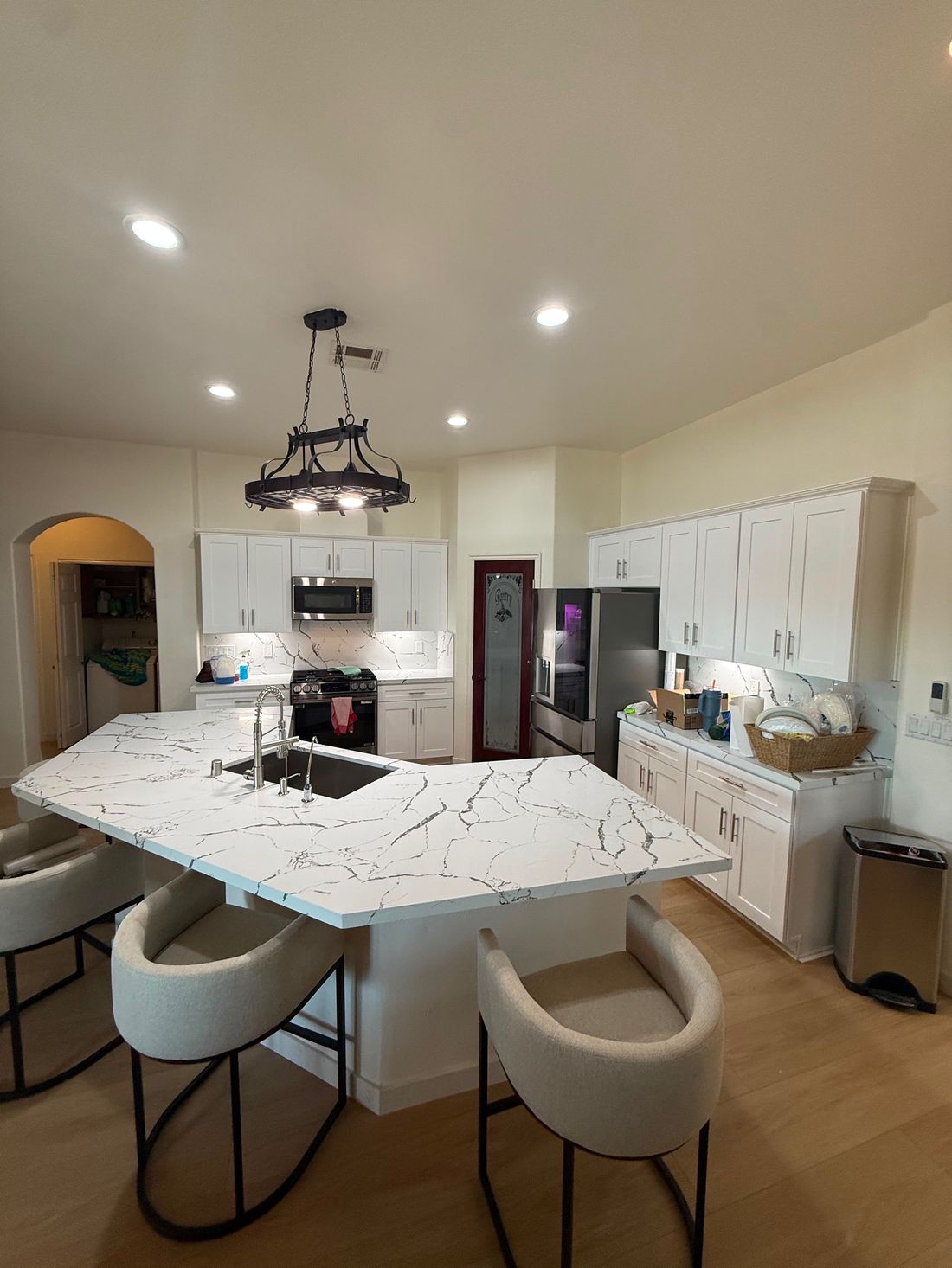 Kitchen island with quartz countertop Tigard Oregon